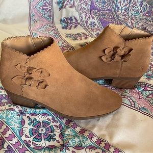 JACK ROGERS KALI SUEDE ANKLE BOOTIES— SIZE 7